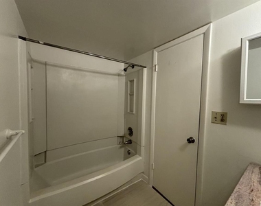 2771 Riverside Drive - Photo Thumbnail 7