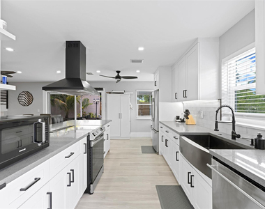 133 Sw 159th Way - Photo Thumbnail 5