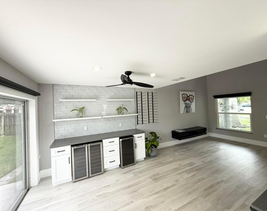 133 Sw 159th Way - Photo Thumbnail 10