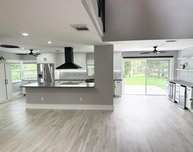 133 Sw 159th Way - Photo Thumbnail 6