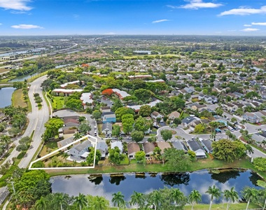 133 Sw 159th Way - Photo Thumbnail 1