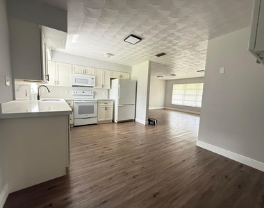 407 Willows Avenue - Photo Thumbnail 10