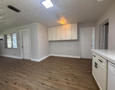 407 Willows Avenue - Photo Thumbnail 7