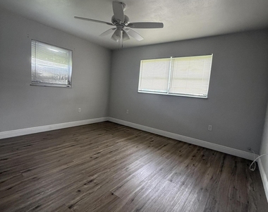 407 Willows Avenue - Photo Thumbnail 4