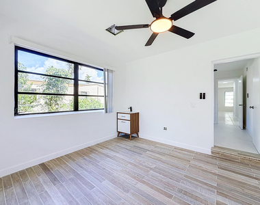 2647 Nw 62nd Avenue - Photo Thumbnail 11