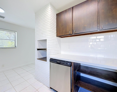 2647 Nw 62nd Avenue - Photo Thumbnail 22