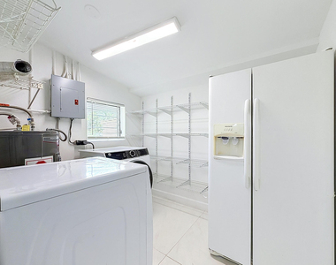 2647 Nw 62nd Avenue - Photo Thumbnail 23