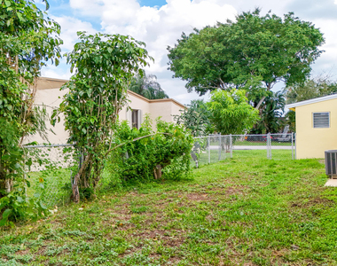 2647 Nw 62nd Avenue - Photo Thumbnail 2