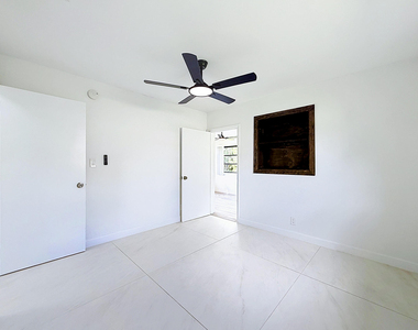 2647 Nw 62nd Avenue - Photo Thumbnail 8