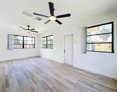 2647 Nw 62nd Avenue - Photo Thumbnail 10