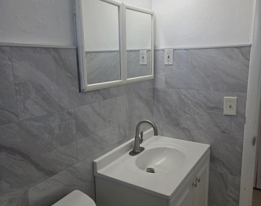 932 Green Street - Photo Thumbnail 6