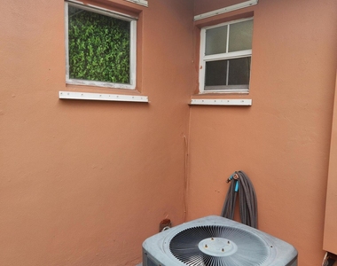 932 Green Street - Photo Thumbnail 16