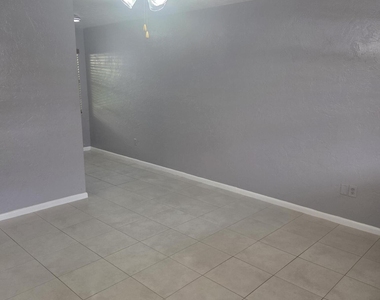 932 Green Street - Photo Thumbnail 4
