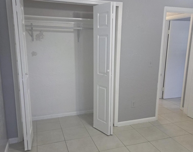 932 Green Street - Photo Thumbnail 9