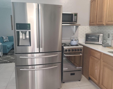 932 Green Street - Photo Thumbnail 11