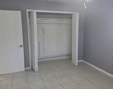 932 Green Street - Photo Thumbnail 7
