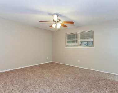 604 Circleview Drive - Photo Thumbnail 7