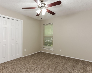 604 Circleview Drive - Photo Thumbnail 9