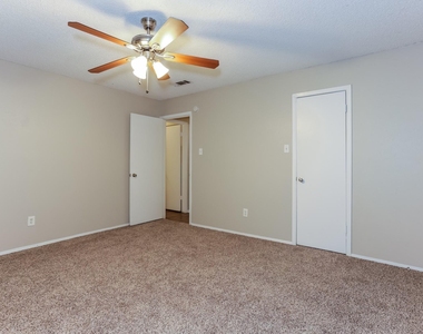 604 Circleview Drive - Photo Thumbnail 8