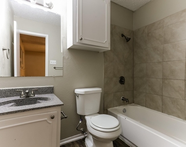 604 Circleview Drive - Photo Thumbnail 12