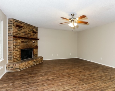 604 Circleview Drive - Photo Thumbnail 1