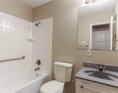 604 Circleview Drive - Photo Thumbnail 11