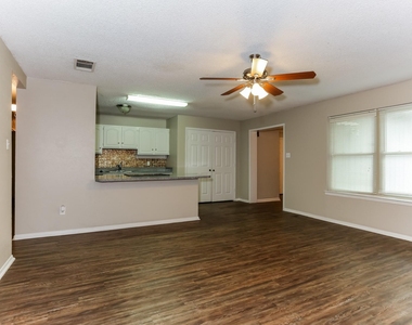 604 Circleview Drive - Photo Thumbnail 4