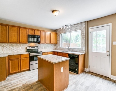 2117 Arthur Street - Photo Thumbnail 7