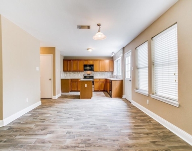 2117 Arthur Street - Photo Thumbnail 9