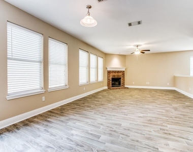2117 Arthur Street - Photo Thumbnail 4