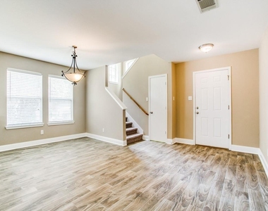 2117 Arthur Street - Photo Thumbnail 1