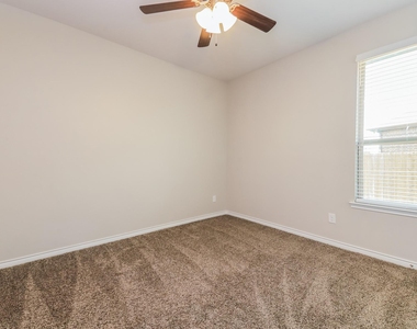 105 Gentle Circle Way - Photo Thumbnail 6