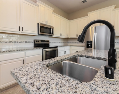 105 Gentle Circle Way - Photo Thumbnail 4