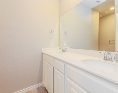 105 Gentle Circle Way - Photo Thumbnail 13