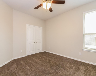 105 Gentle Circle Way - Photo Thumbnail 10