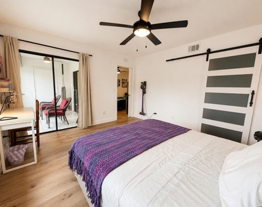 9641 Riverside Drive - Photo Thumbnail 5