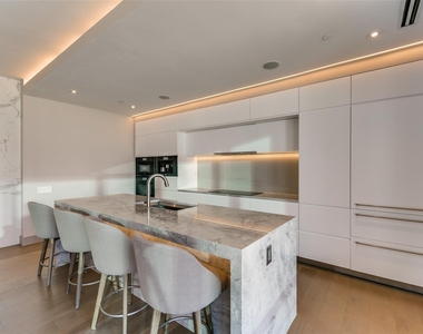 2408 Victory Park Lane - Photo Thumbnail 8
