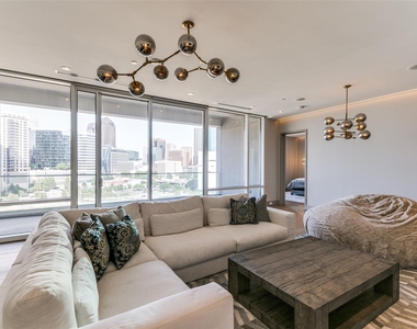 2408 Victory Park Lane - Photo Thumbnail 1