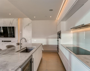 2408 Victory Park Lane - Photo Thumbnail 9