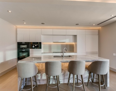 2408 Victory Park Lane - Photo Thumbnail 7