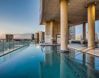 2408 Victory Park Lane - Photo Thumbnail 30