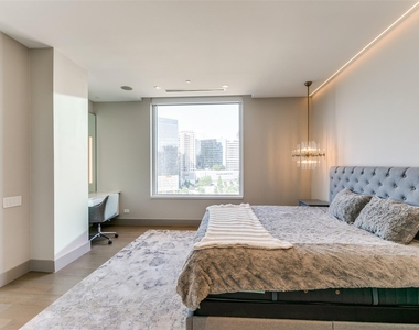 2408 Victory Park Lane - Photo Thumbnail 12