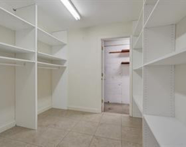 500 Ne 25th Street - Photo Thumbnail 2