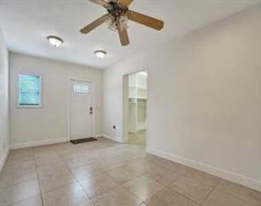 500 Ne 25th Street - Photo Thumbnail 3