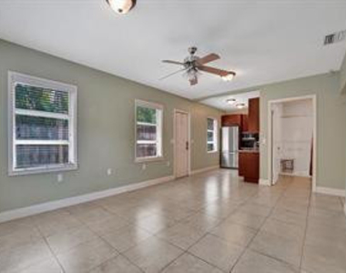 500 Ne 25th Street - Photo Thumbnail 1