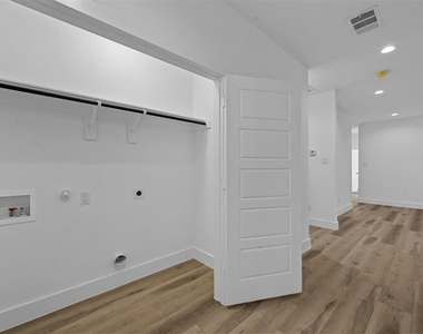 5424 Bourquin Street - Photo Thumbnail 9