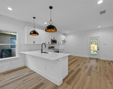 5424 Bourquin Street - Photo Thumbnail 7