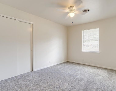 128 Se Robert Street - Photo Thumbnail 16