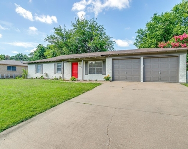 128 Se Robert Street - Photo Thumbnail 2