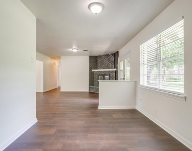 128 Se Robert Street - Photo Thumbnail 13